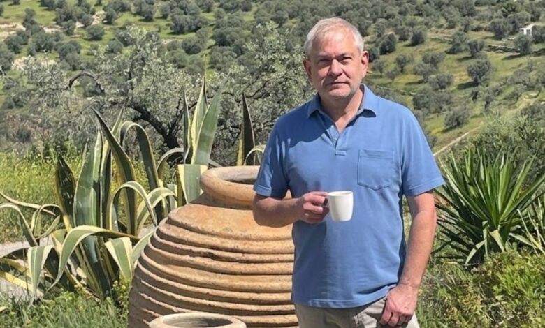 Kevin Duncan: The Storyteller Behind Τέχνη Ελαίας